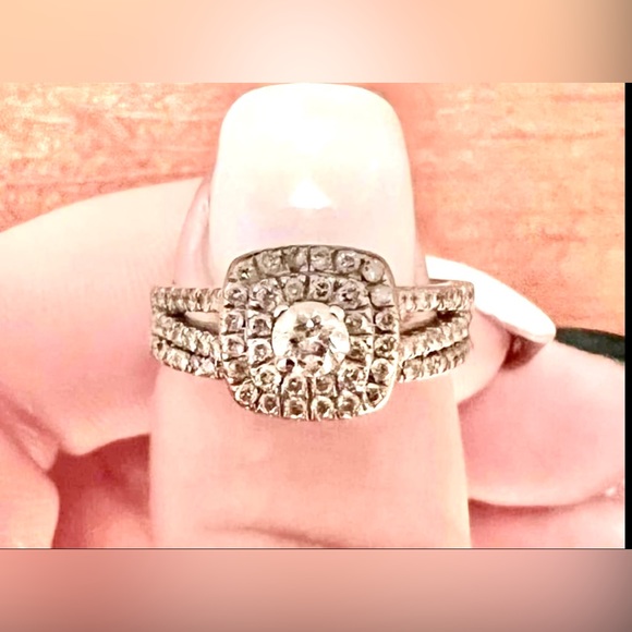 10K White Gold & 3/4ct Diamond Double Halo Engagement Ring & Wedding Band Set - Picture 3 of 4